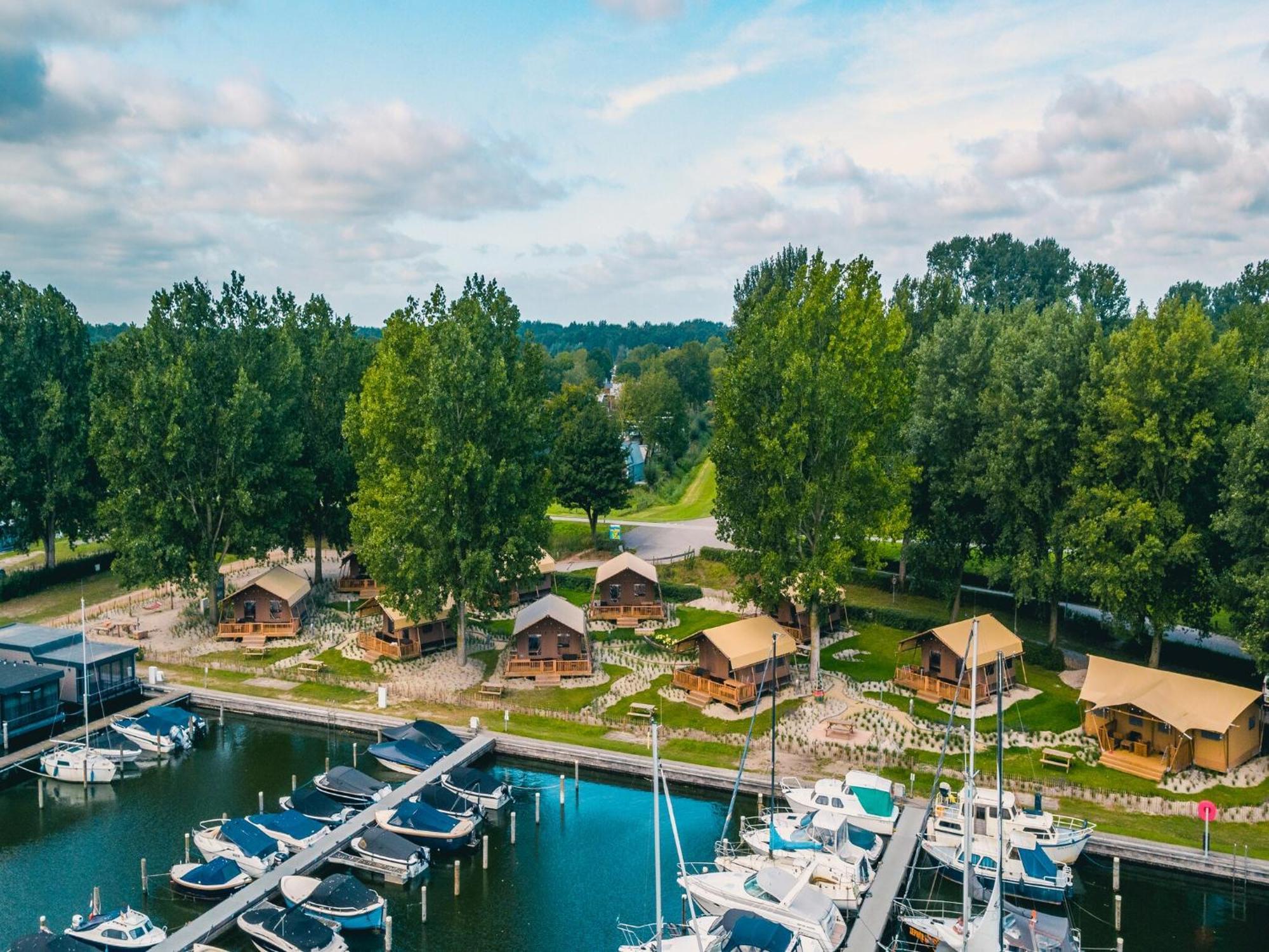 Вилла Comfy Chalet With Dishwasher Near The Beach Биддингхёйзен Экстерьер фото